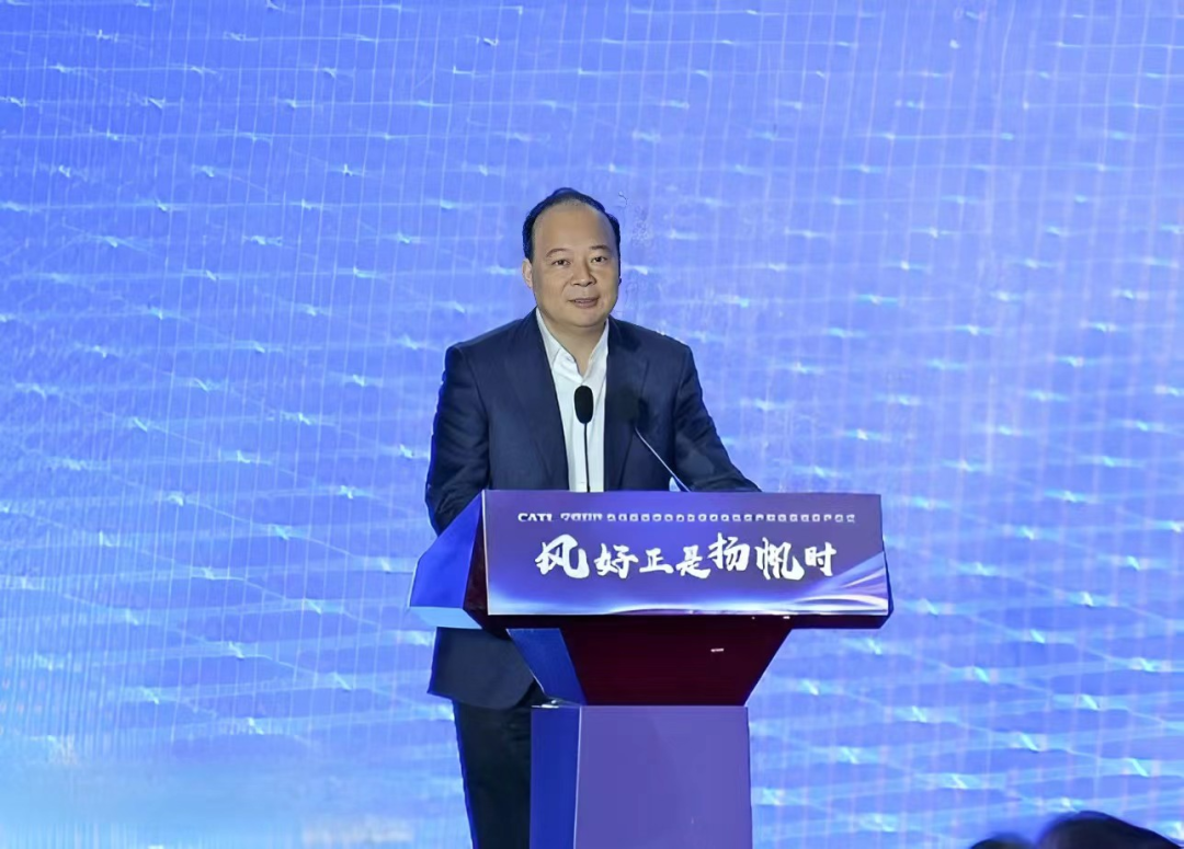 02-配文插图-28圈董事长、总经理曾毓群发表致辞.png